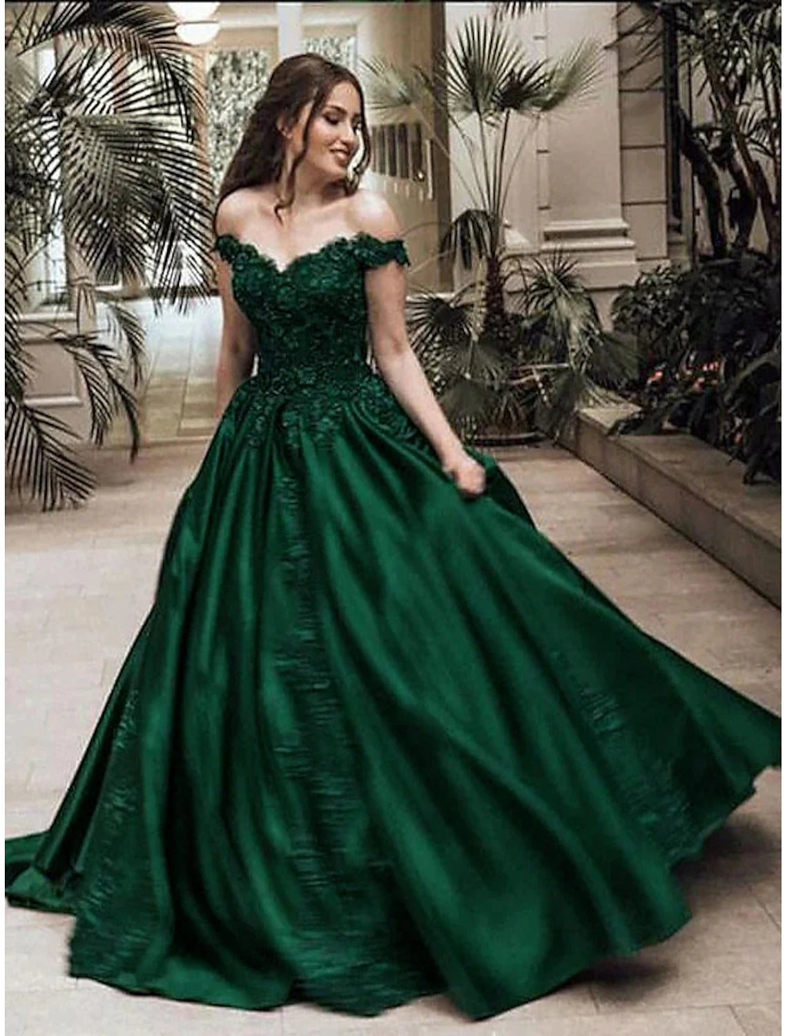 Ball Gown Evening Gown Luxurious Dress Quinceanera Prom Floor Length Sleeveless Off Shoulder Satin with Appliques 2024