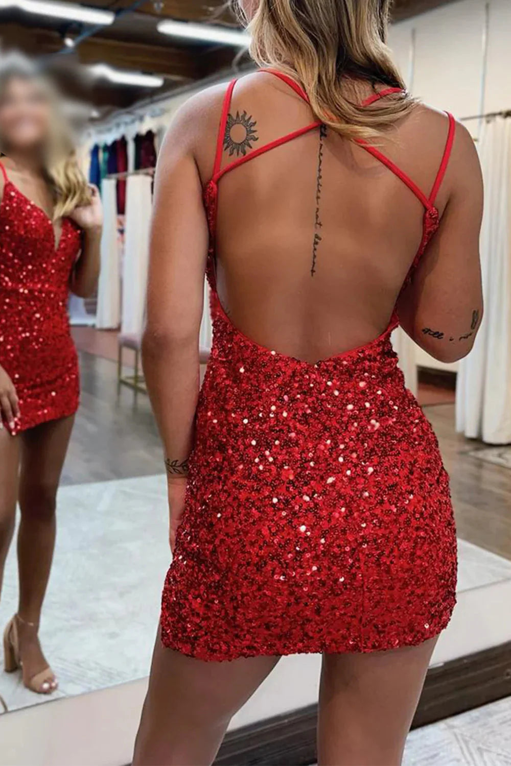 Sparkly Sequins Back Short Homecoming Dresses