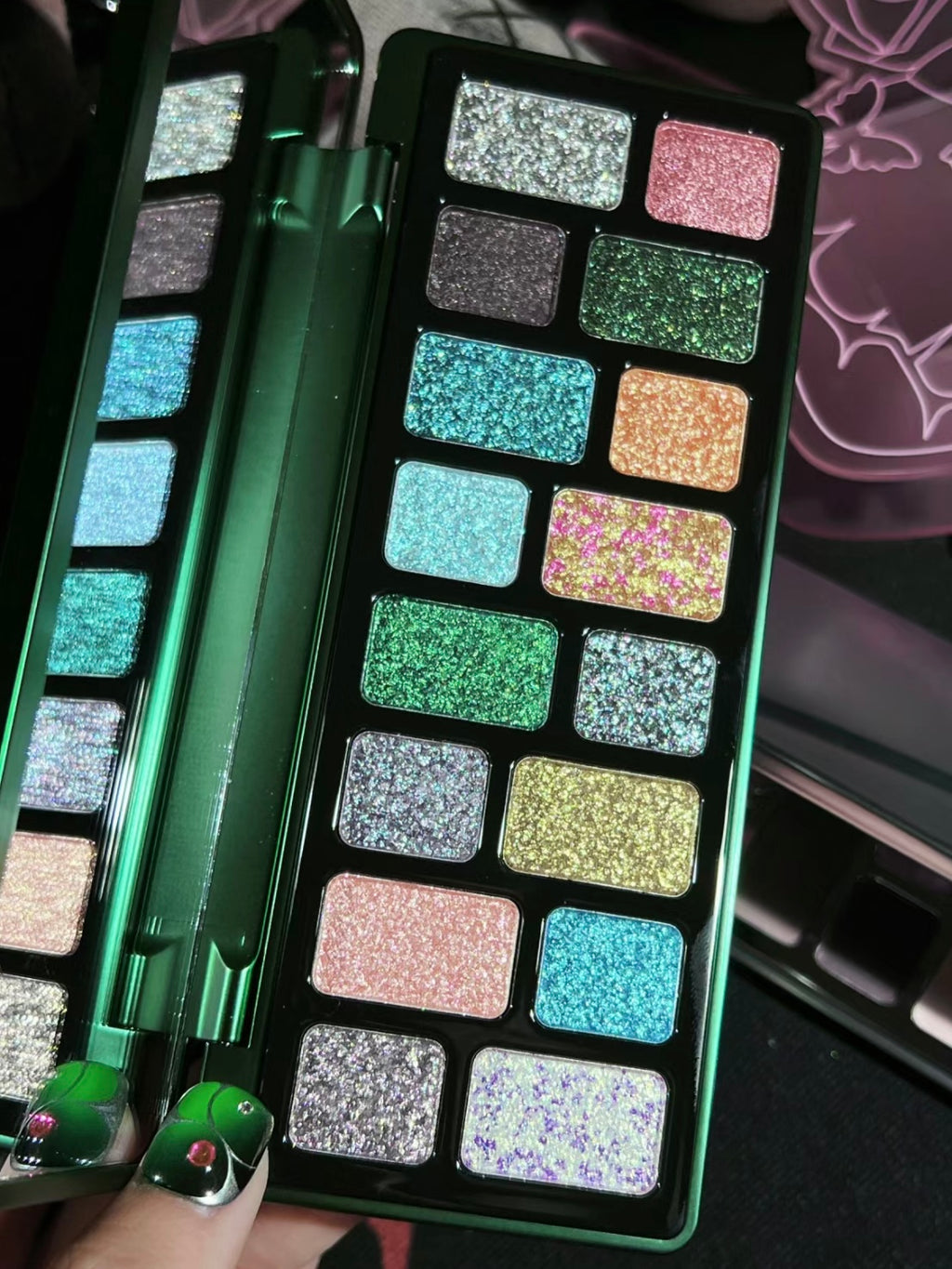 16 Color Eyeshadow Qianyan Plate Glitter Chamelon Matte Pearlescent Explosive Flash Plate Qian Yan Cowherd Sequins