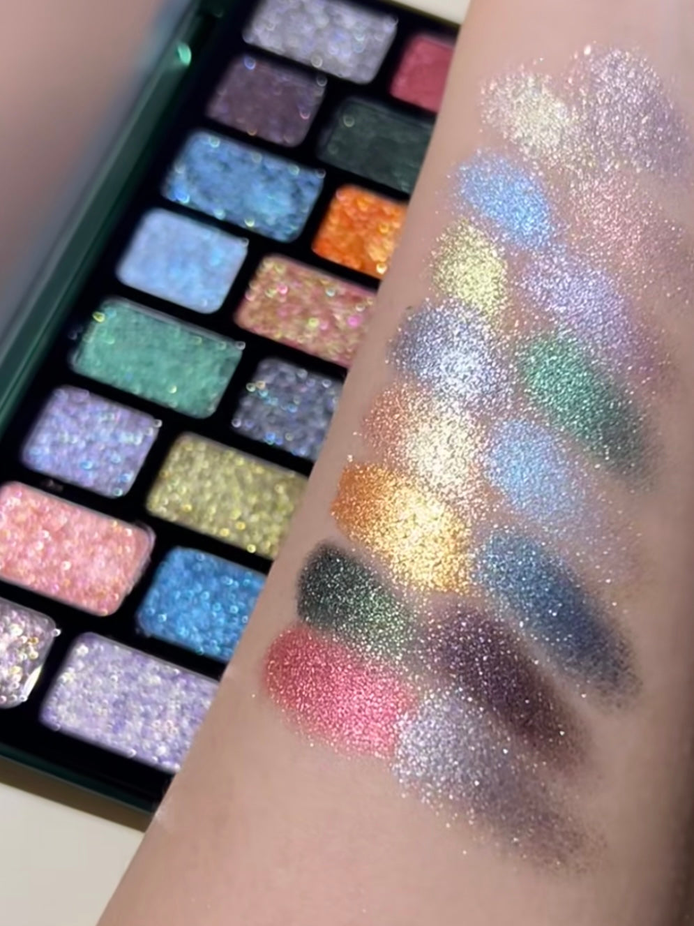 16 Color Eyeshadow Qianyan Plate Glitter Chamelon Matte Pearlescent Explosive Flash Plate Qian Yan Cowherd Sequins