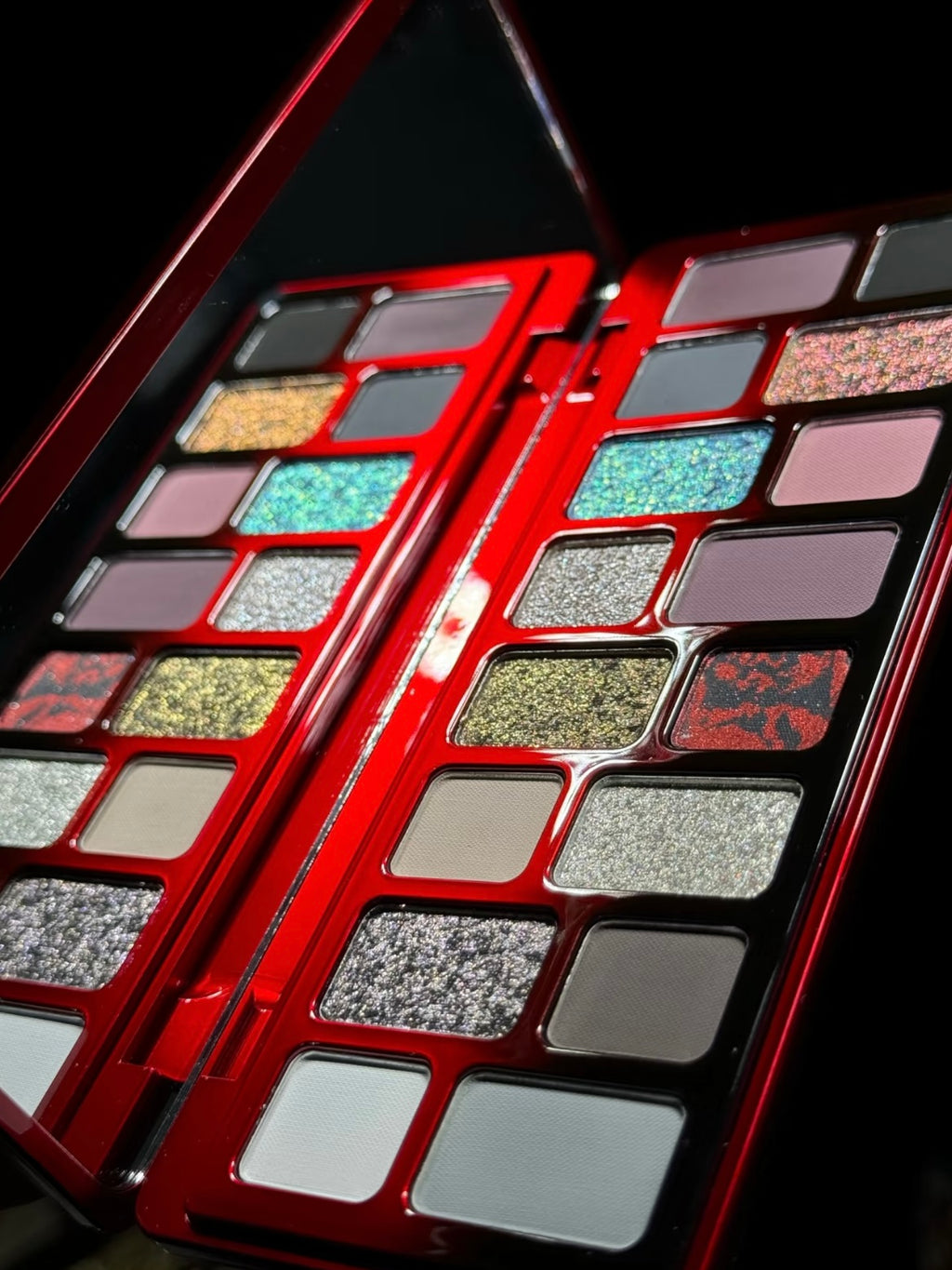 16 Color Eyeshadow Qianyan Plate Glitter Chamelon Matte Pearlescent Explosive Flash Plate Qian Yan Cowherd Sequins