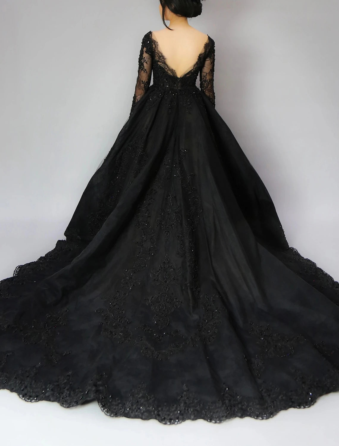 Black Wedding Dresses Formal Ball Gown V Neck Long Sleeve Chapel Train Lace Satin Gothic Fall Halloween Reception Bridal Gowns With Pleats Appliques