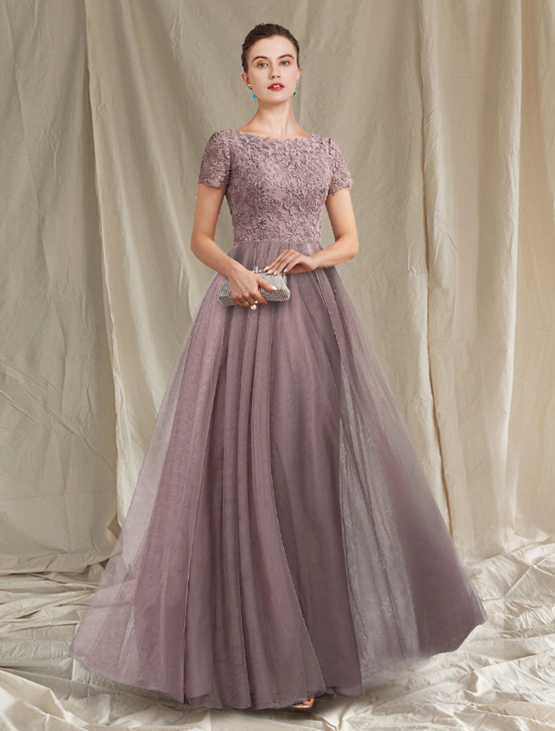 A-Line Mother of the Bride Dress Elegant Luxurious Jewel Neck Floor Length Lace Tulle Short Sleeve with Pleats Appliques