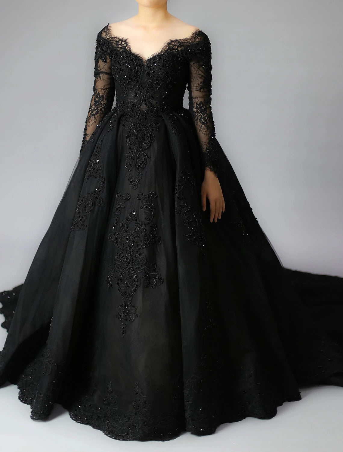 Black Wedding Dresses Formal Ball Gown V Neck Long Sleeve Chapel Train Lace Satin Gothic Fall Halloween Reception Bridal Gowns With Pleats Appliques