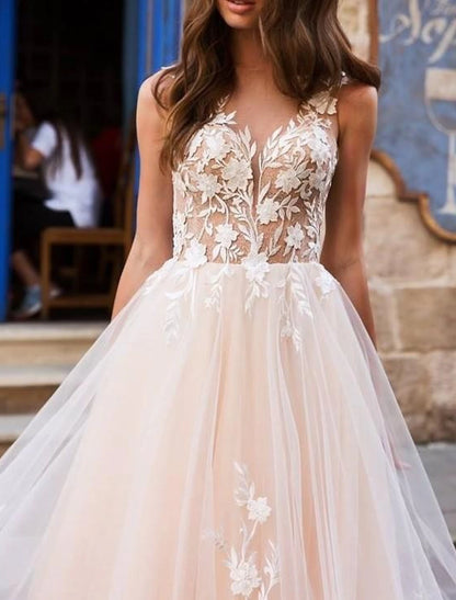 Beach Open Back Sexy Wedding Dresses A-Line V Neck Sleeveless Court Train Lace Bridal Gowns With Appliques Summer Fall Wedding Party